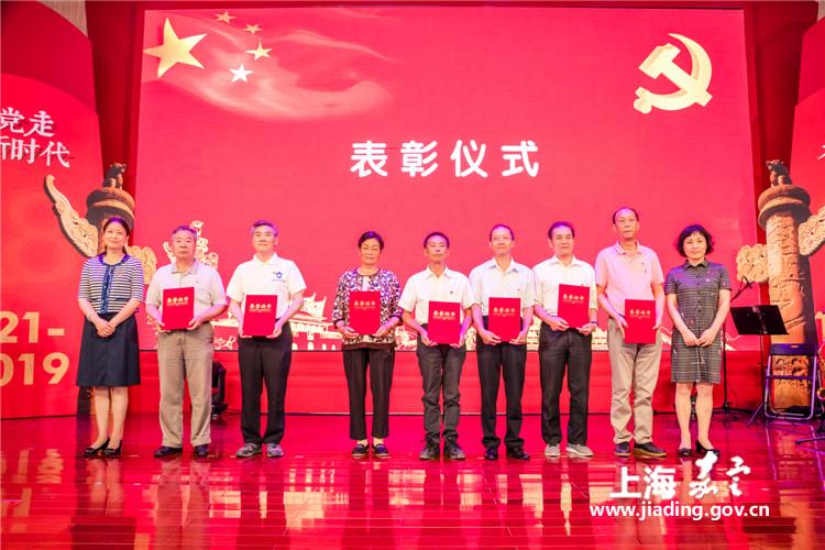 026dec3cdfa64c14b089969453a505e3.jpg