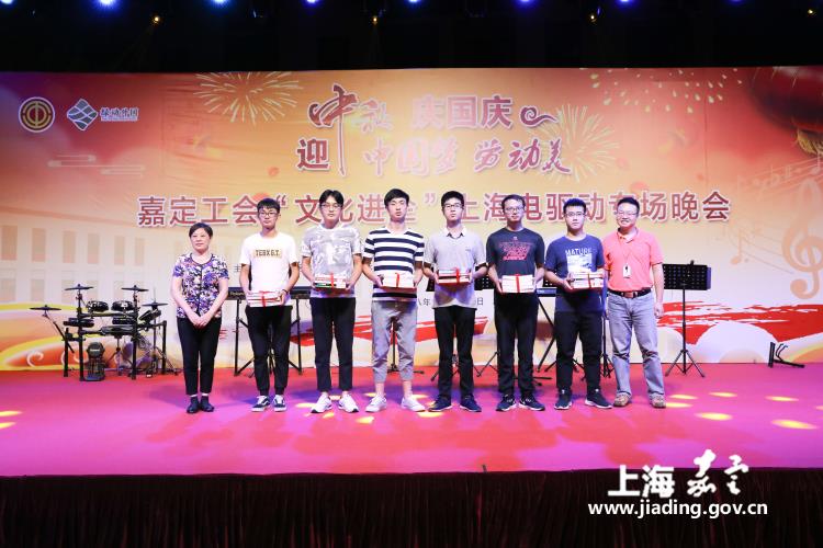 6ef1eab802e64c519bb0de2a77fba228.jpg